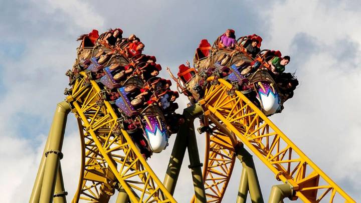 Mujer demanda a Universal tras sufrir lesiones permanentes en montaña rusa