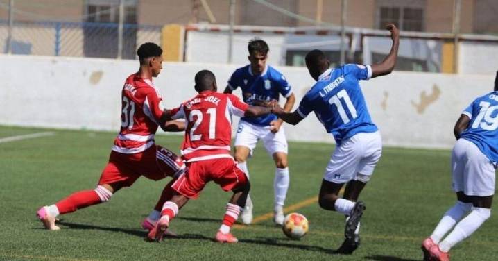 El empate del Recreativo Granada abre la jornada de Tercera