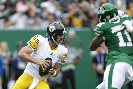 Aaron Rodgers lanza pase de touchdown en su debut con Steelers tras abucheos de fans de Jets