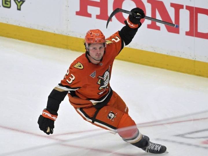 Ducks agree to 6-year deal with holdout centre Mason McTavish