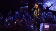 Lola Young Se Desploma En Medio de su Presentación en un Festival en Nueva York