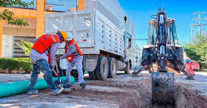 Se hunde colector de calle Camperos; reponen 40 metros de tubería