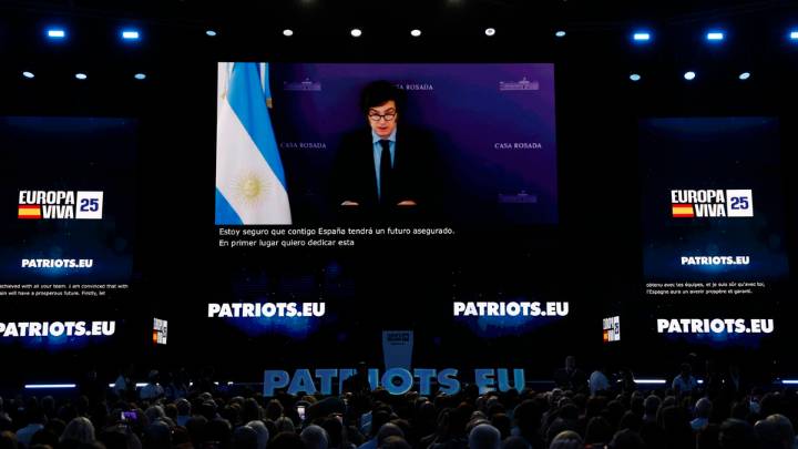 De invitado estrella a un discurso breve por videoconferencia: Milei habló en el festival Viva 25 de Vox