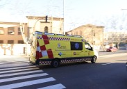Choque entre dos coches en un semáforo de la Avenida de los Cipreses