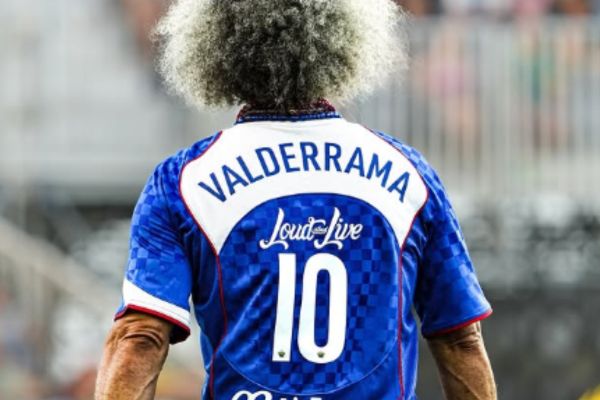 Hoy está de cumpleaños una leyenda del fútbol colombiano el Pibe Valderrama