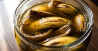 Cáscara de banana con vinagre: por qué recomiendan esta mezcla y para qué sirve