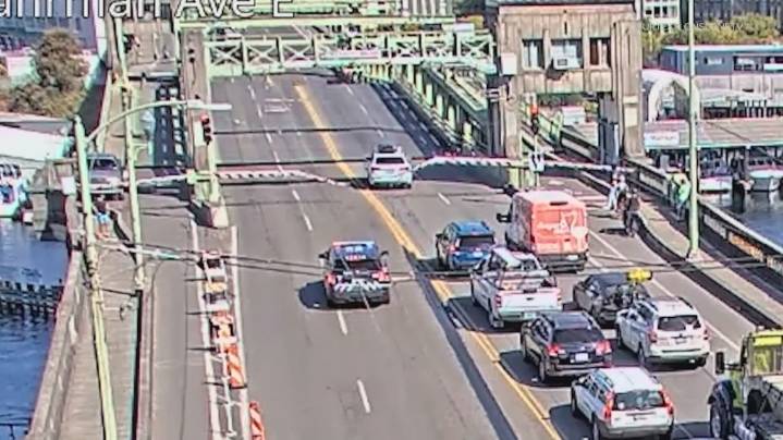 Driver fleeing police jumps partially-open University Bridge