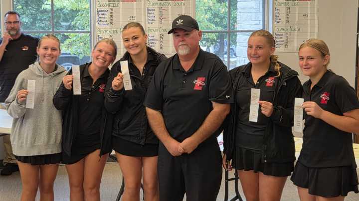 Edgewood girls golf team makes history in rainy sectional at Cascades