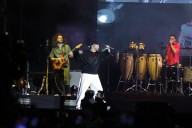 Al grito de “Palestina libre”, el rap de Residente hace cimbrar al Zócalo de la CDMX