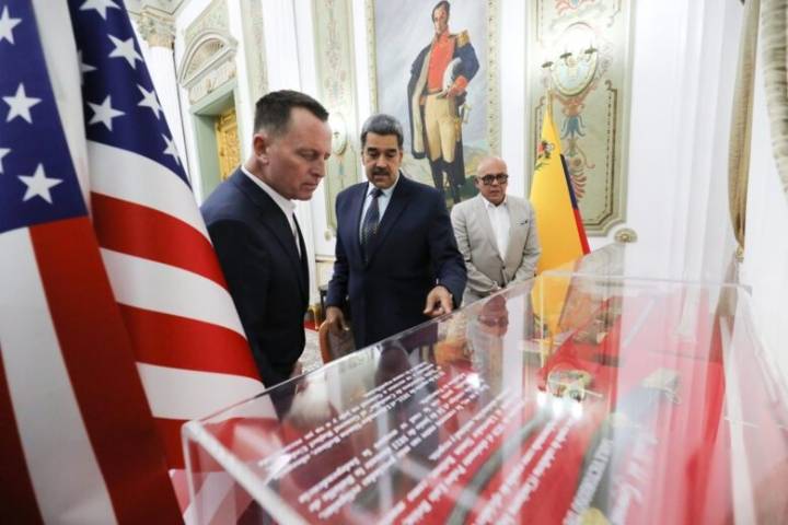 Richard Grenell confirmó que mantiene conversaciones con Nicolás Maduro