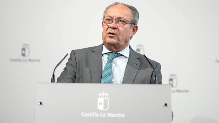 CLM aprueba un techo de gasto de 9.000 millones para 2026, con más inversión social