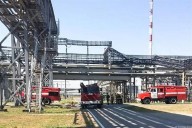 Provocan drones ucranianos incendio en refinería rusa