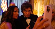 Javier Milei suspendió su viaje a Las Vegas y viaja solo a Los Ángeles tras el caso por los audios