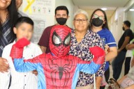 Vence cáncer niño de 5 años y toca campana en IMSS Chihuahua