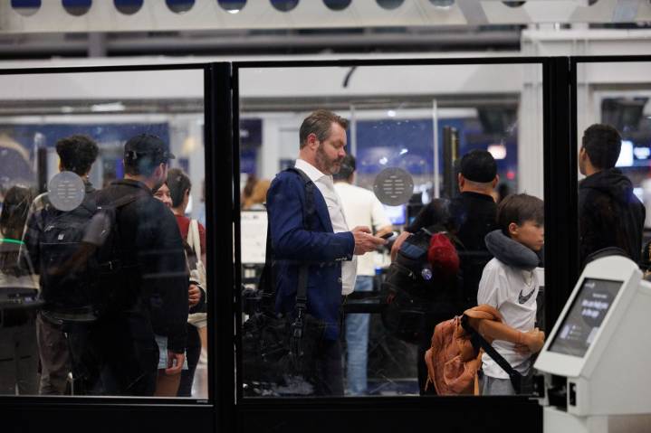 J.D. Power survey ranks O’Hare and Midway below average