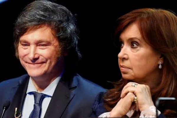 Cristina habló de "olor a default" en un durísimo mensaje contra Milei y las redes se pican