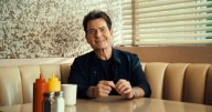 Netflix: De qué trata el documental de Charlie Sheen, el actor que perdió todo por el alcohol