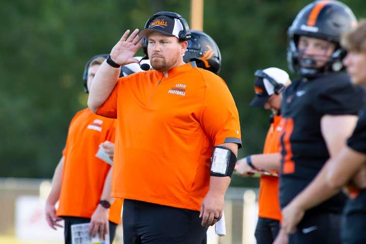 Who wins the battle of unbeatens in the Cascades East?