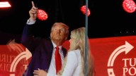 Homenaje a Charlie Kirk Reúne a Miles Incluido Trump y Gabinete en Glendale, Arizona