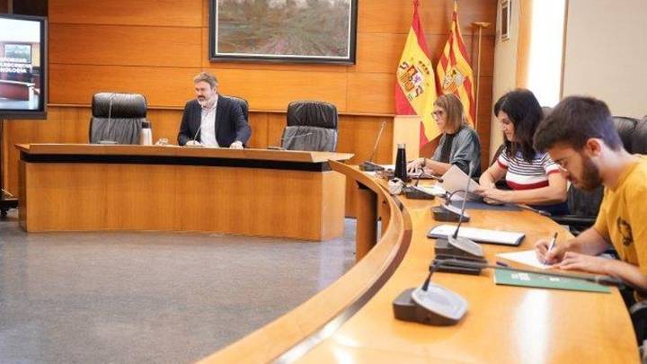 Engaños, relaciones tóxicas y 'scroll' infinito: Aragón busca implicar a las familias en la protección digital de la infancia