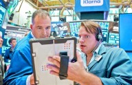 Wall Street cierra con avances; inversionistas desestiman posible cierre de gobierno