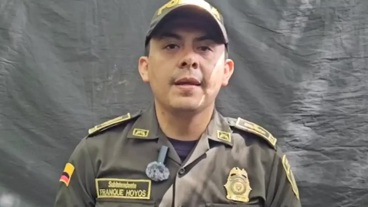Mamá de policía secuestrado le pide ayuda al presidente: “No se haya puesto la mano en el corazón”