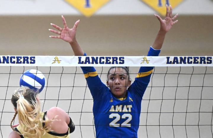Bishop Amat girls volleyball fights back, but Bishop Montgomery rallies to sweep