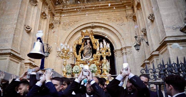 La procesión de la Virgen de la Victoria de Málaga, en imágenes
