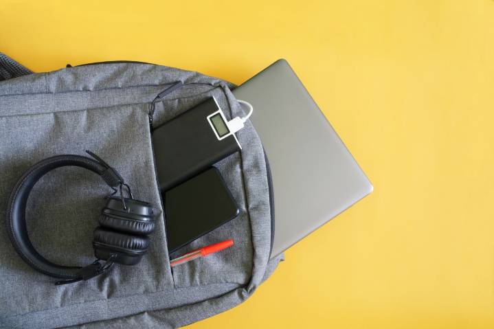 Amazon rebaja a $26 una mochila femenina con puerto USB: espaciosa y moderna
