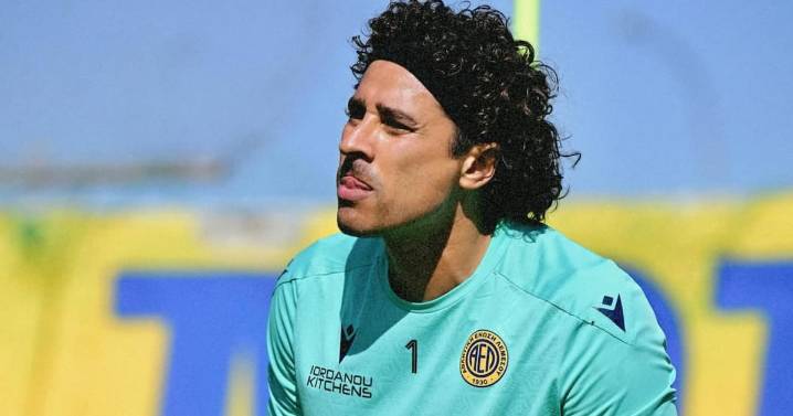 Guillermo Ochoa se come cinco goles en su debut con el AEL Limassol: Cometió terrible error
