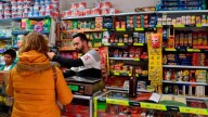 ¿D1 y Ara son responsables de la crisis de los tenderos de barrios bogotanos? Aclaran la situación