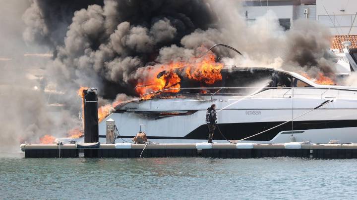 Hillarys Boat Harbour: Emergency services work to extinguish vessel ablaze