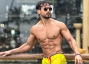 Tiger Shroff spends his day off by enjoying some relax time in the pool