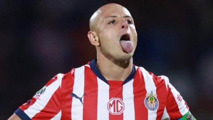 "Chicharito" Hernández dejaría a las Chivas para irse a Inglaterra