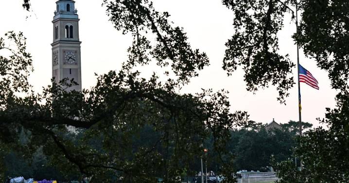 LSU pays tribute to Charlie Kirk, school shooting victims