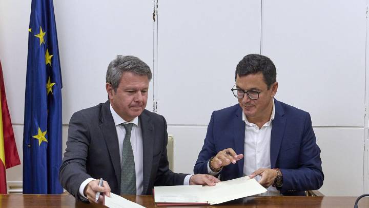 El Gobierno de Canarias firma la tercera adenda del Convenio de Carreteras 2018