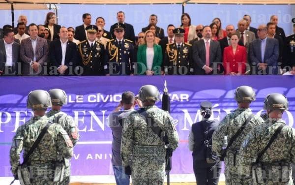 Galería.- Comienza desfile conmemorativo de la Independencia