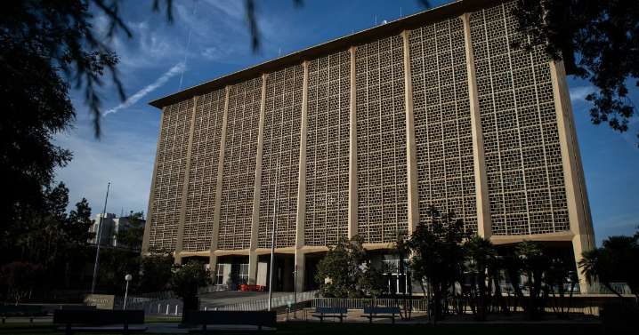 California law forbids ICE from making arrests at courthouses. Officers are showing up anyway