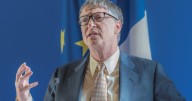 Adiós a los celulares: Bill Gates explicó por qué deben dejar de utilizarse y dice que este será su mejor sustituto