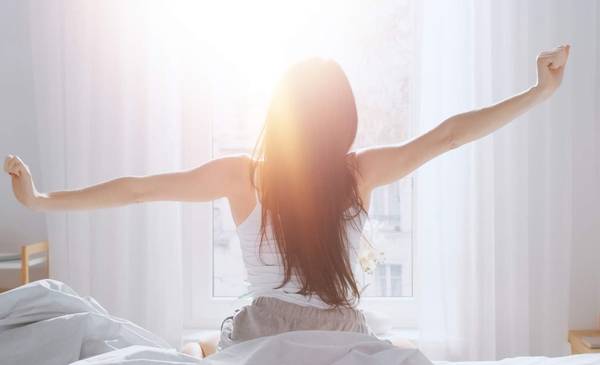 3 rituales cortos para empezar el día con energía y buen humor
