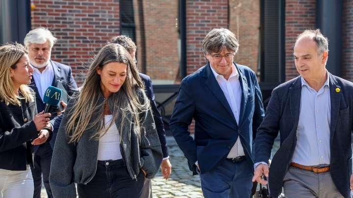 Junts calienta el aviso a Sánchez e Illa de un otoño en llamas