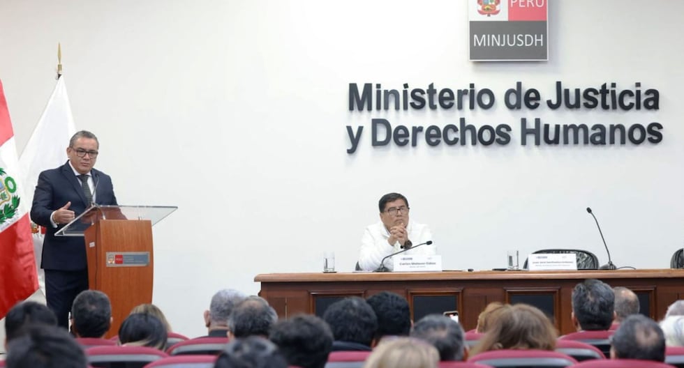 Gobierno se reúne con gremios de transporte y anuncia medidas contra delincuencia e informalidad