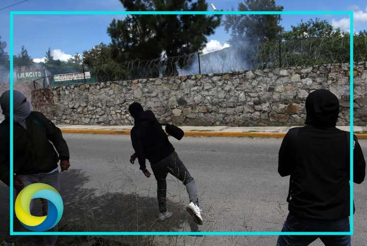 Encapuchados atacan instalaciones militares en Chilpancingo por caso Ayotzinapa