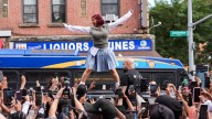 “Conduce Seguro y Mantenlo Lindo”: Cardi B, la Nueva Voz del Metro de Nueva York