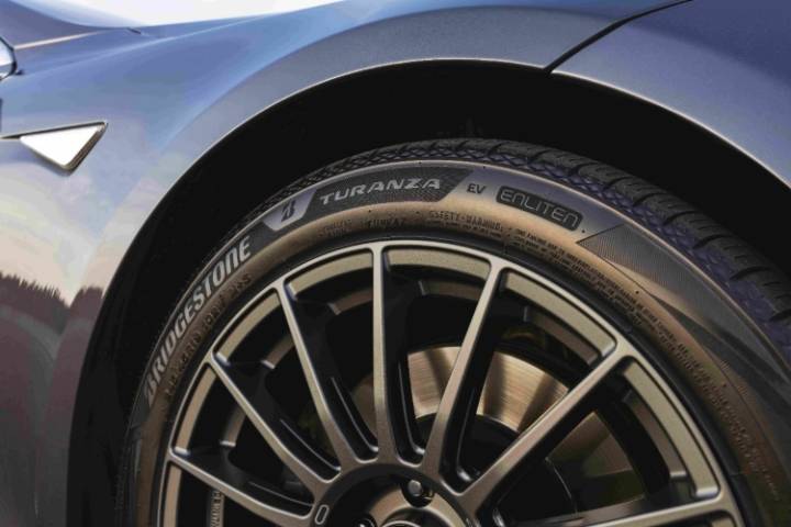 ¿Por qué los carros eléctricos necesitan llantas especiales?