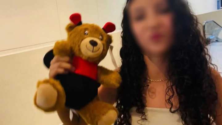 Muere una niña de 14 años tras someterse a un aumento de pecho sin el consentimiento de su padre