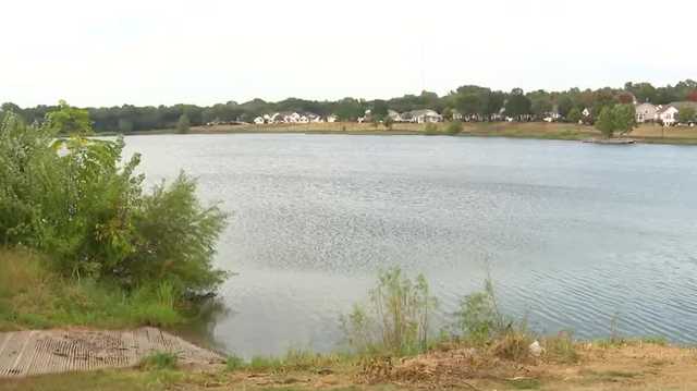 Crews pull man from Copper Creek Lake in Pleasant Hill