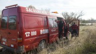 Los Bomberos rescatan del Ebro a dos personas que intentaban salvar a su perro