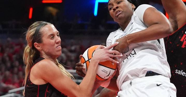 Jackie Young and NaLyssa Smith lead Aces past Fever 84