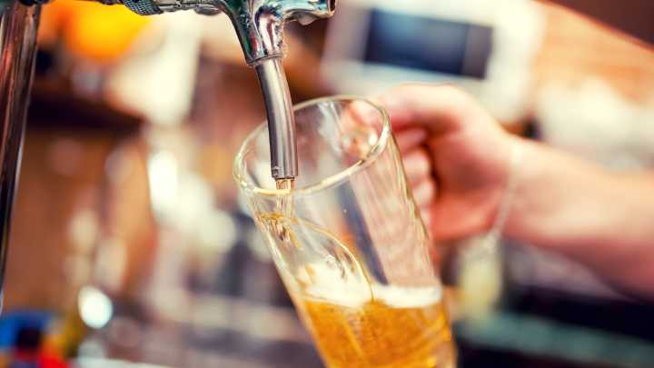 Un grupo de investigadores europeos descubre como crear una cerveza sin alcohol que "emborracha"